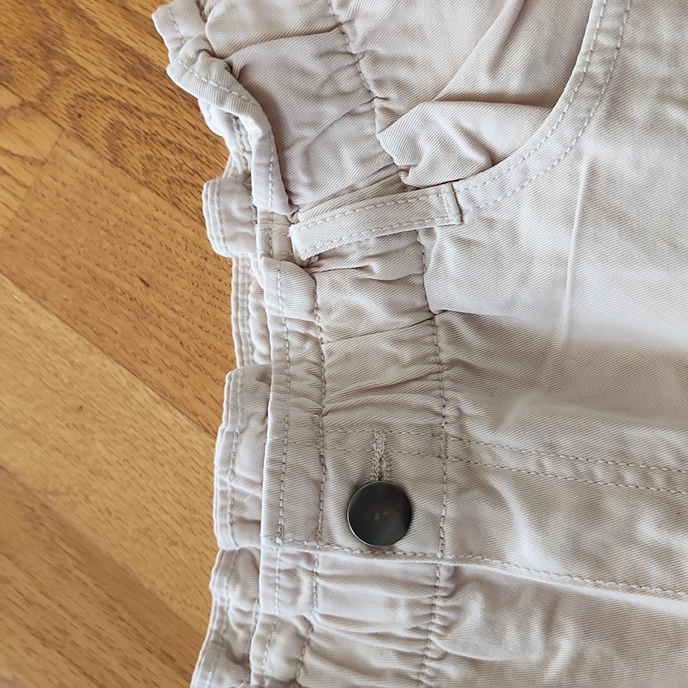 H & M Shorts - Picture 4 of 6